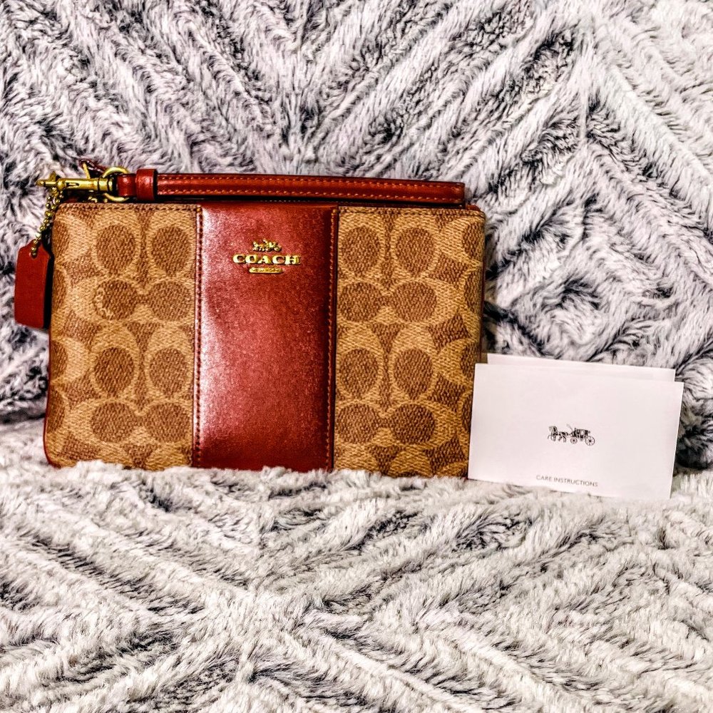 NWT - COACH SMALL WRISTLET IN COLORBLOCK SIGNATURE CANVAS (32445)